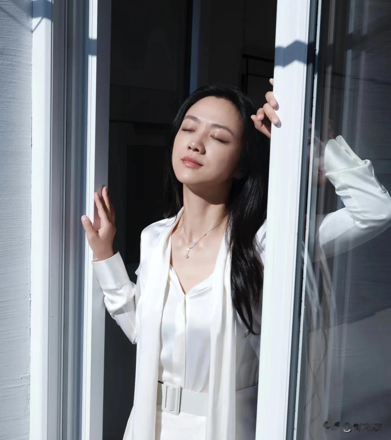 汤唯在韩国很受欢迎吗？有网友说，没了解过韩国娱乐圈，对比我们国内的谁？

所以汤