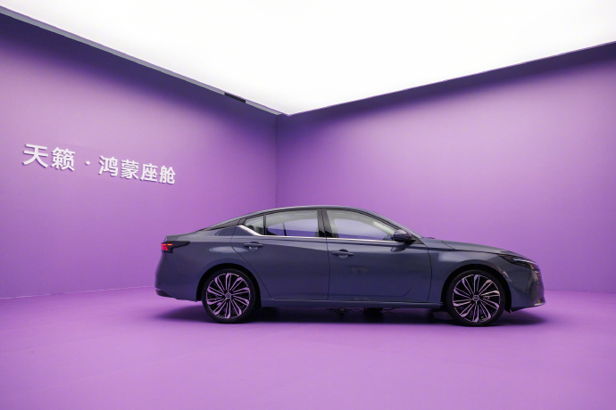 燃油智能第一车东风日产天籁与华为鸿蒙座舱携手，打破“智能等同于电动”的固有印象，