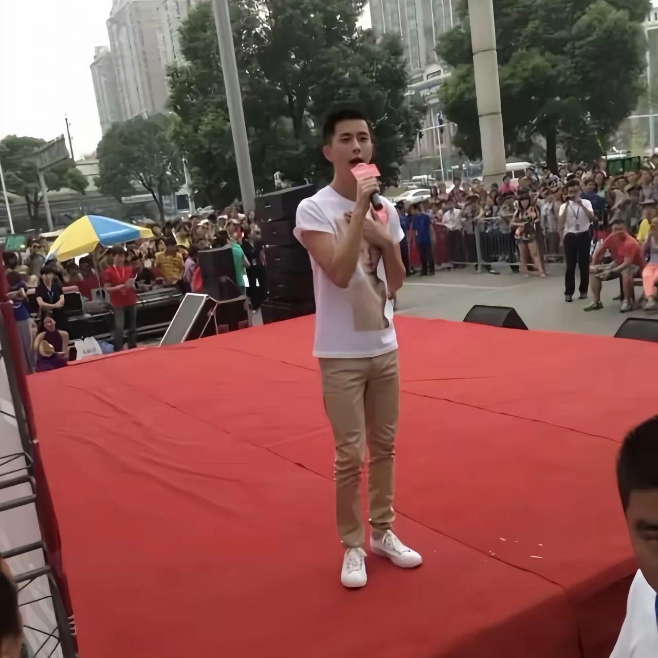 娱乐圈最该追的“穷光蛋”，非他莫属！没戏拍就挤地铁跑商演，住廉价出租屋跟打工人共