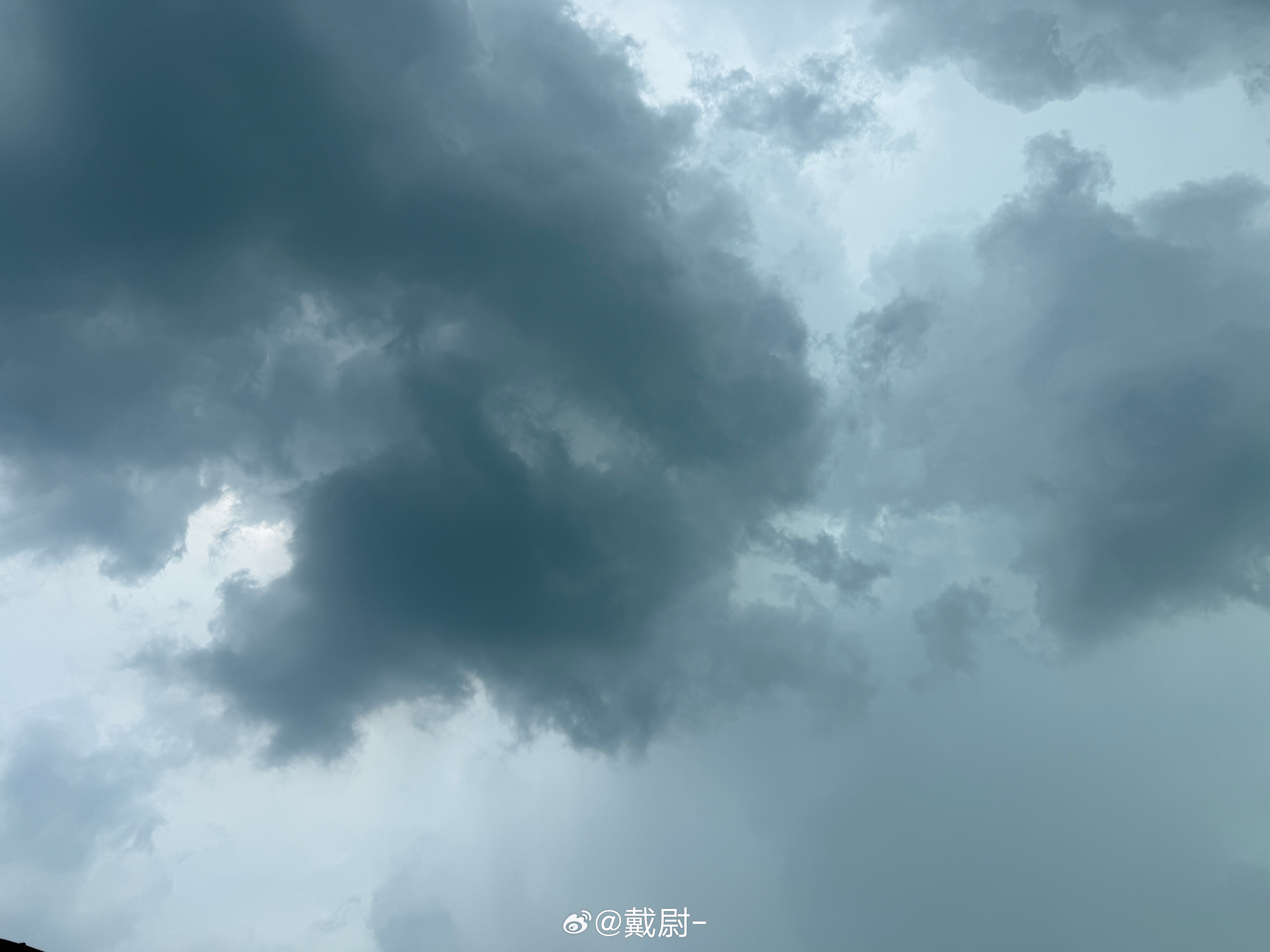 上午高温预警这会儿要打雷下雨