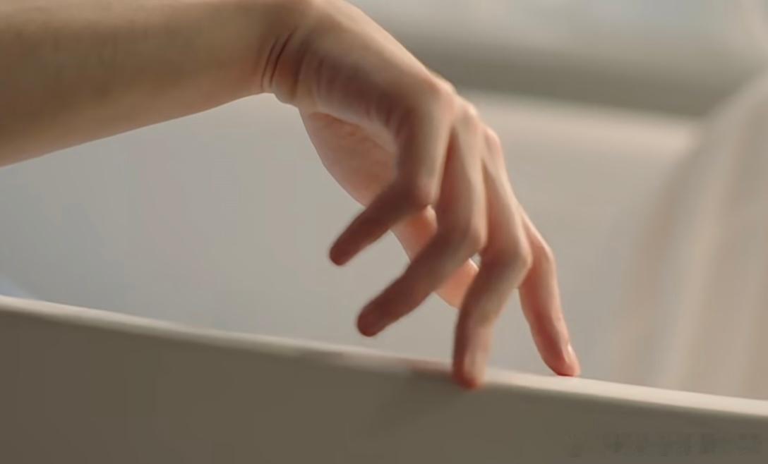 还是想说，请他们两个卖护手霜的人是天才 ​​​