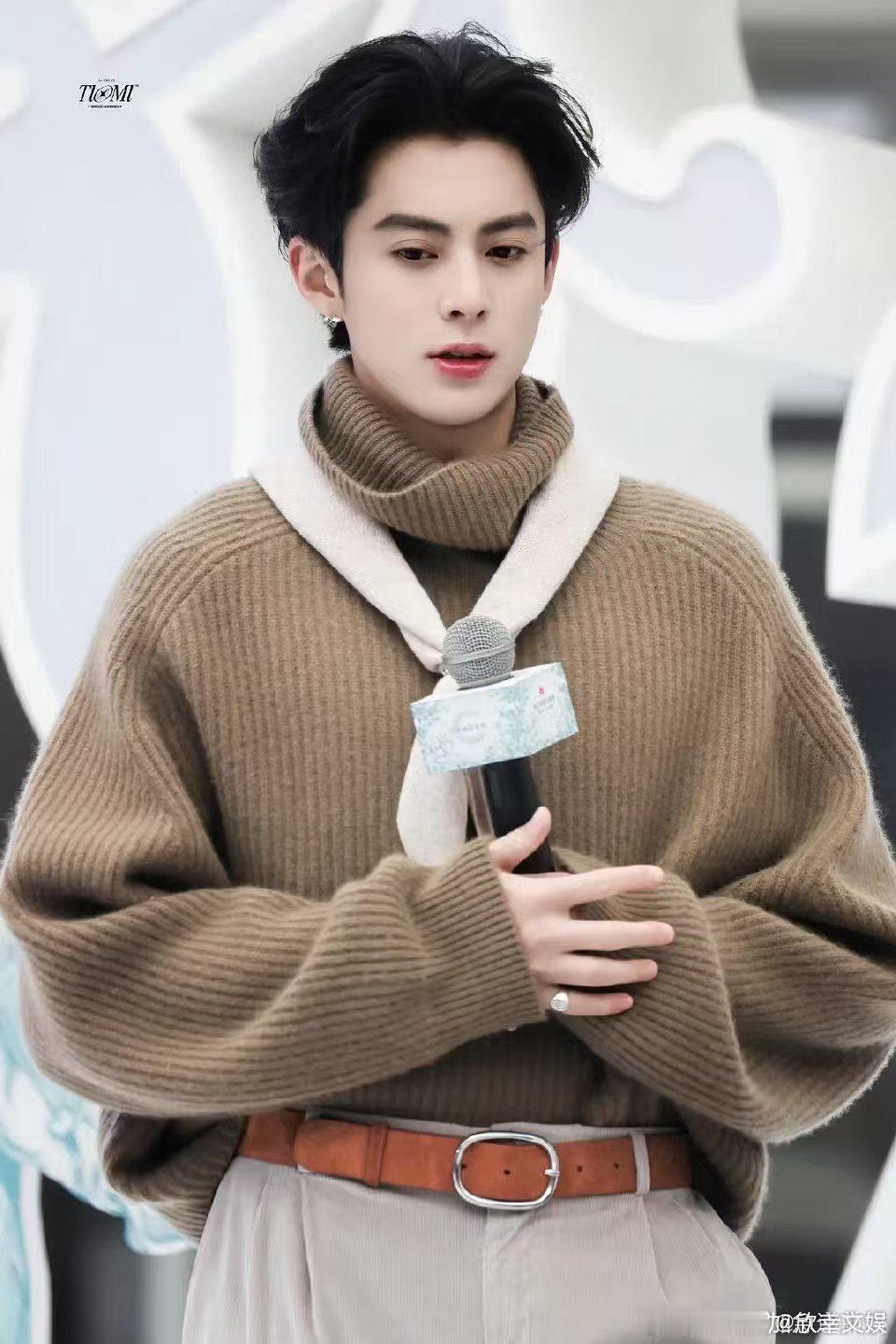 王鹤棣冬日限定男友王鹤棣冬日男友look王鹤棣冬日男友look，好帅啊，