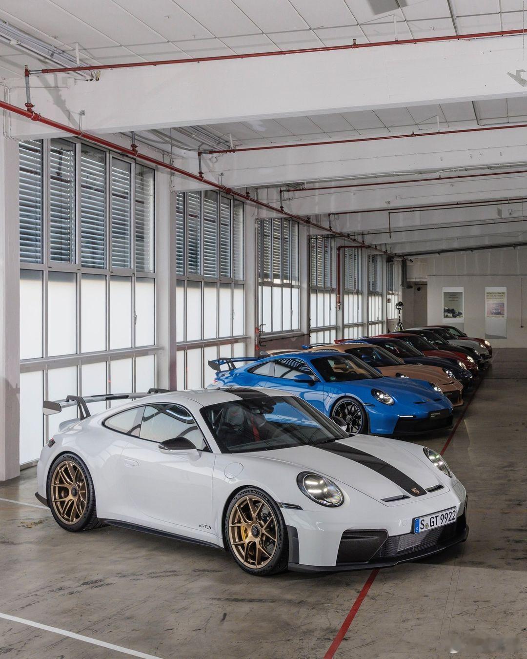 保时捷992.2 GT3上任后第一件事：拜会各位长老[doge] ​​​