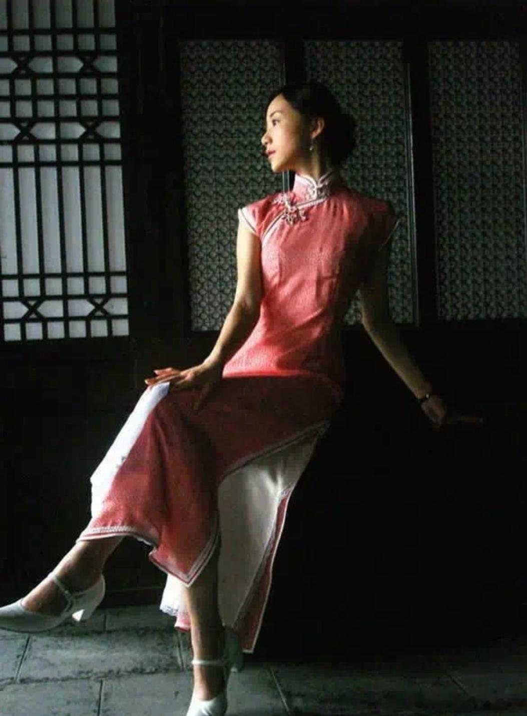 洋洋高锐“闺阁有梦”◎小鸟……飞入梦爱在……水中游◎相思萦绕古渡……头孤影……盼