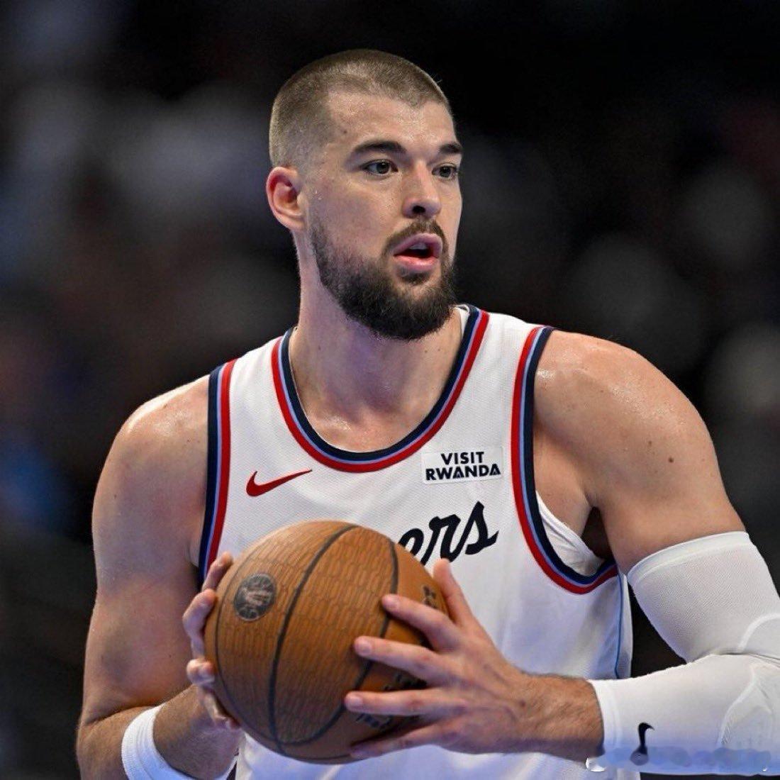 Brett Siegel：多支东西部季后赛球队已联系快船，询价祖巴茨的潜在交易。