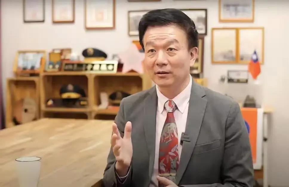 那个曾经让两岸网友笑到肚子疼的“210%拦截率”梗，被正式编进了大陆高中数学考卷