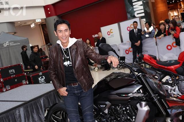 馬德鐘離巢因完約 澄清自己絕非退休.去年底，繼三屆「視帝」郭晉安宣布離巢無綫後，