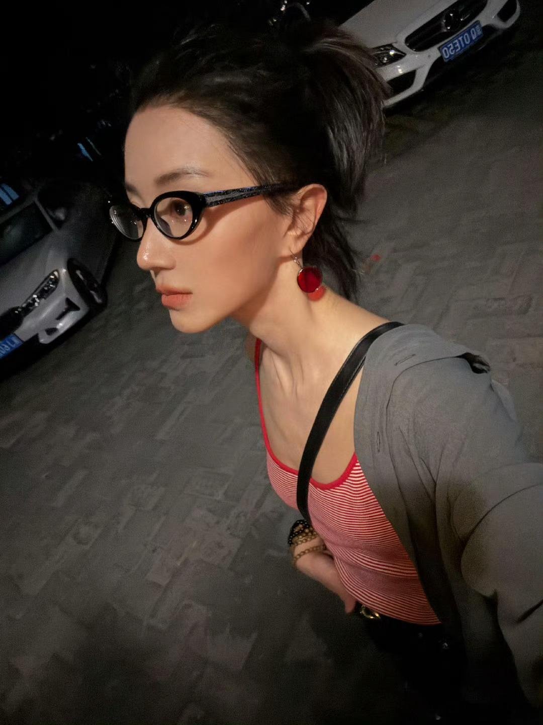 嗯……怎么说呢，我觉得和忽而今夏时期相比，卜冠今美了不是一点半点。追求美是每个人