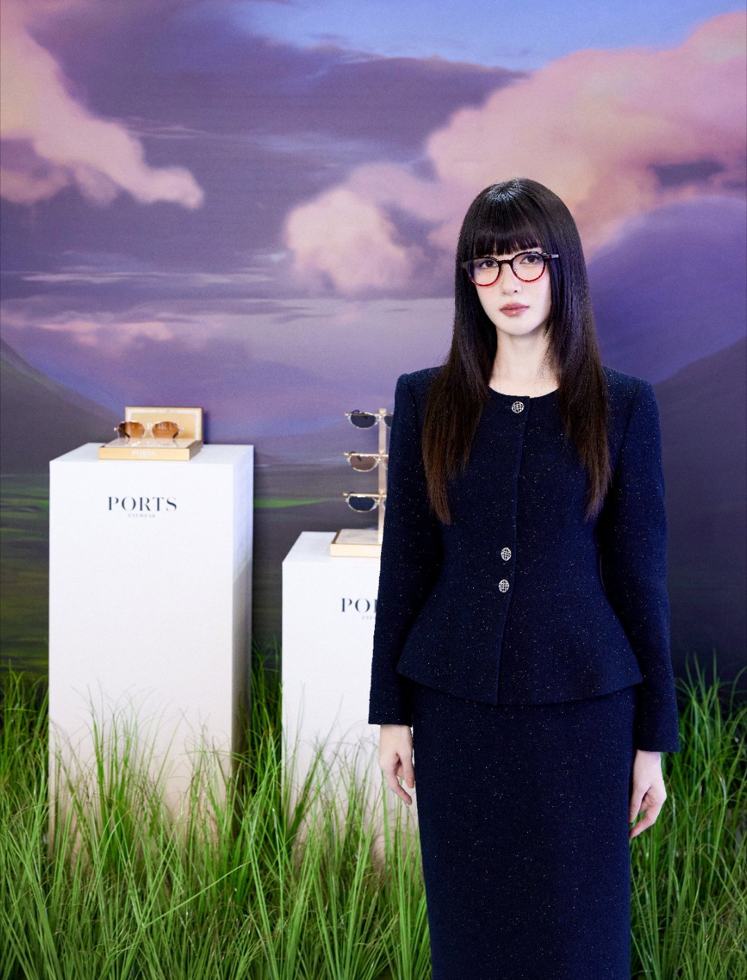 绝对就是把我给a到了，江疏影真的是把妹王。黑长直搭配了墨镜的感觉真的是酷酷美美的