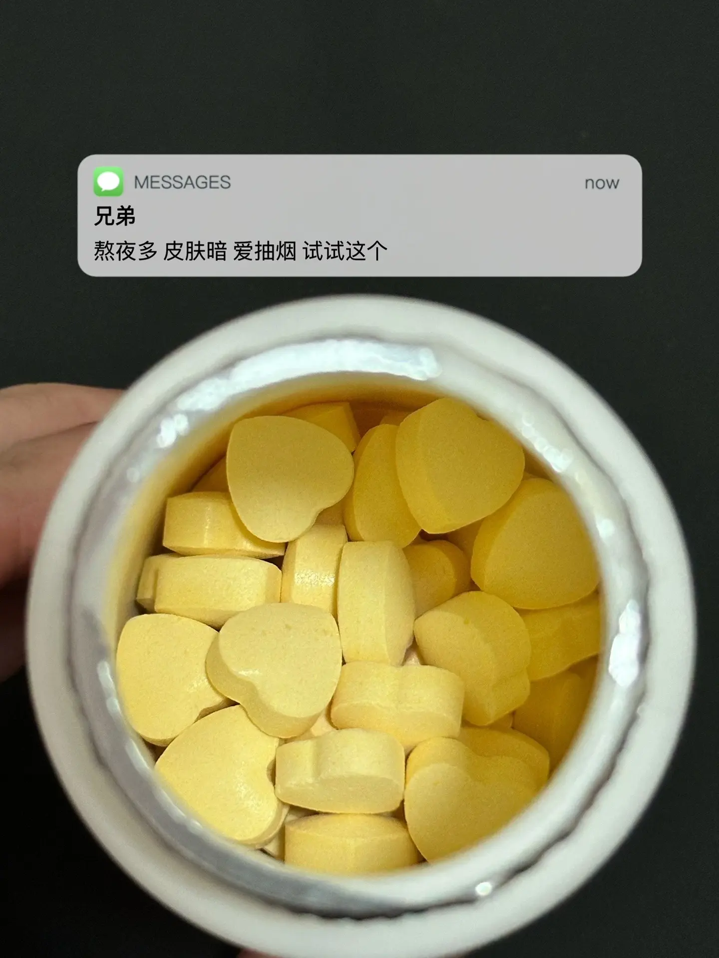 熬夜多 皮肤暗 爱抽烟 试试这个. 逆袭烟酰胺