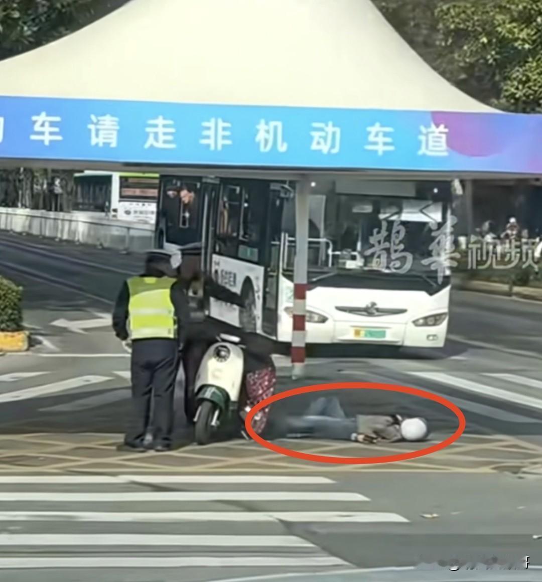 小时候撒泼打滚，长大了还撒泼打滚