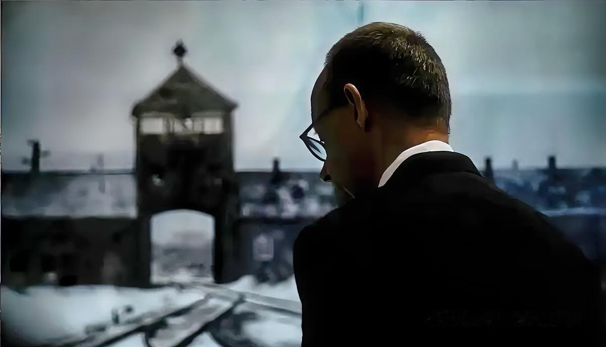 德国总理默茨支持限制未成年人使用社交媒体的表态属实。他近期明确表示，赞成对青少年