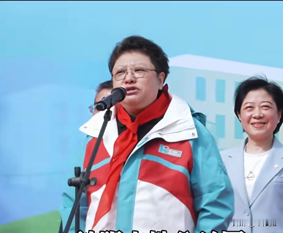 个人做慈善，自掏腰包才是正途！
今年天灾频发，慈善捐款的话题引发了广泛讨论，尤其