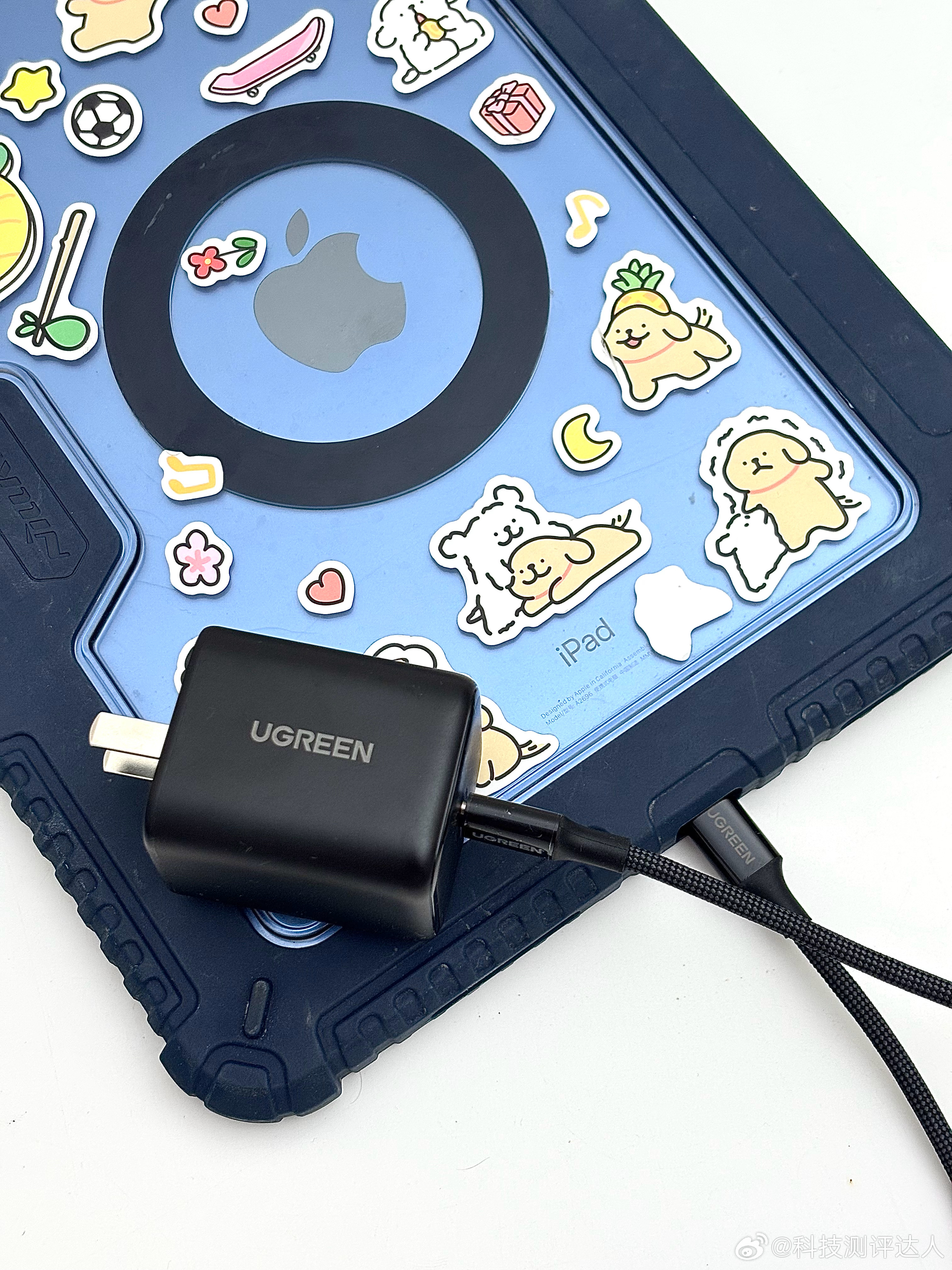 已经预判了库克的想法，这次iPhone17果然没有配充电器，而且牙膏挤爆了，把功