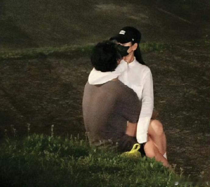 吴卓源承认与朱轩洋复合 22日，吴卓源手写信回应与朱轩洋复合，表示：“我跟小朱彼