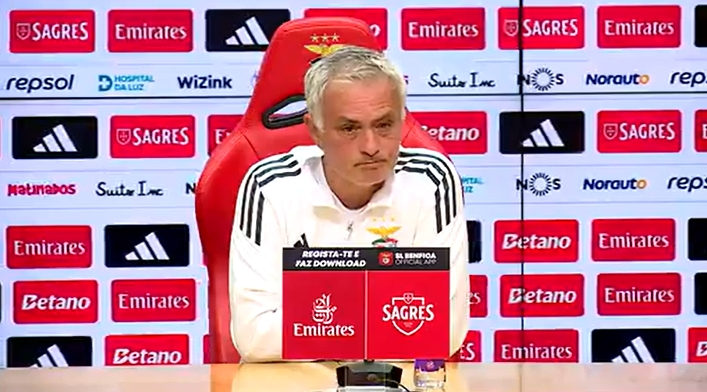 穆里尼奥：登峰造极的葡萄牙球员有C罗黑豹菲戈，但教练只有一个01月14日讯 葡萄