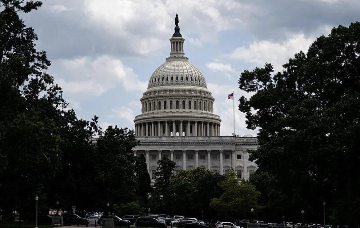 突发消息：美国总统唐纳德·特朗普宣布，美国谈判人员将于周一前往巴基斯坦首都伊斯兰