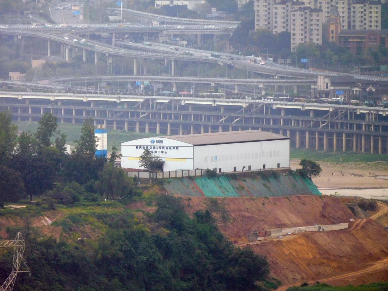 重庆轨道交通4号线目前西延伸段开通到石马河立交站，顺水寺公园站暂缓开通，远期还规