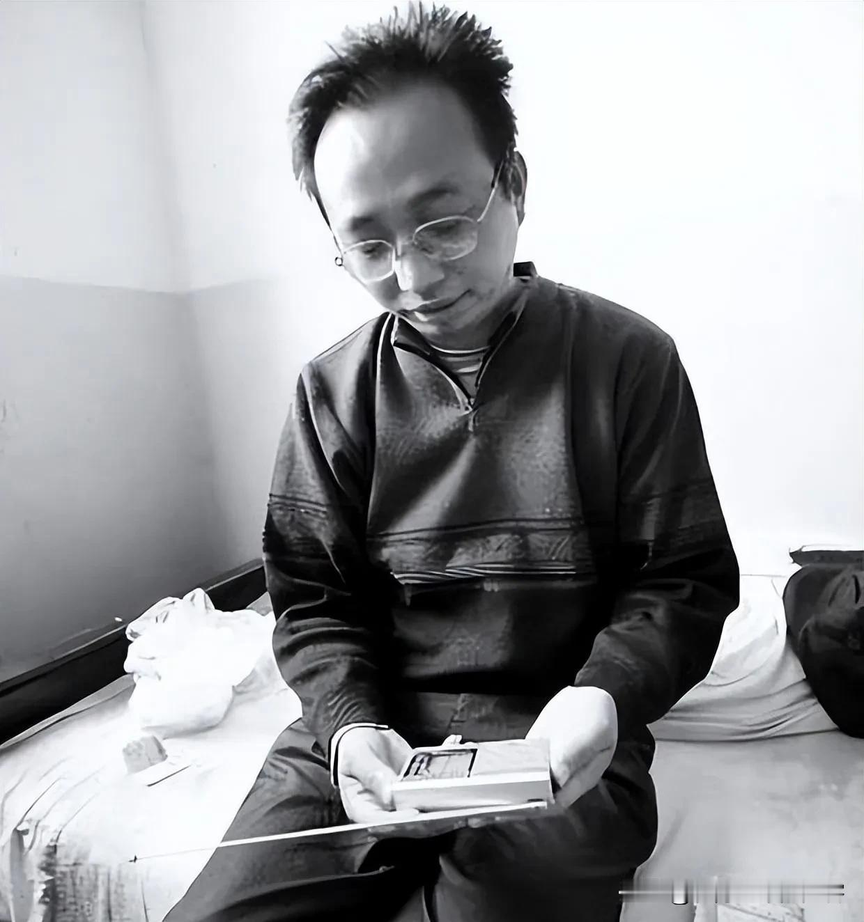 2002年，湖北小伙李哨兵倾尽全部身家凑40万给相恋多年的女友治病，女友痊愈后却