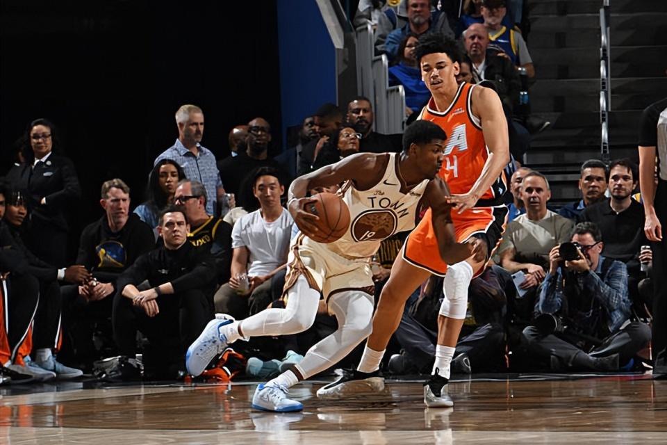 之前效力于火箭的小内特-威廉姆斯，去年夏天在夏季联赛中表现一塌糊涂，然后夏季联赛