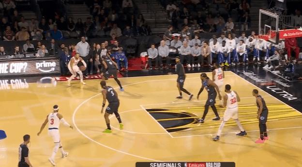 逐帧拆解：布伦森技术细节解析，砍下40分挺进NBA杯决赛图1早期进攻清空一侧和哈