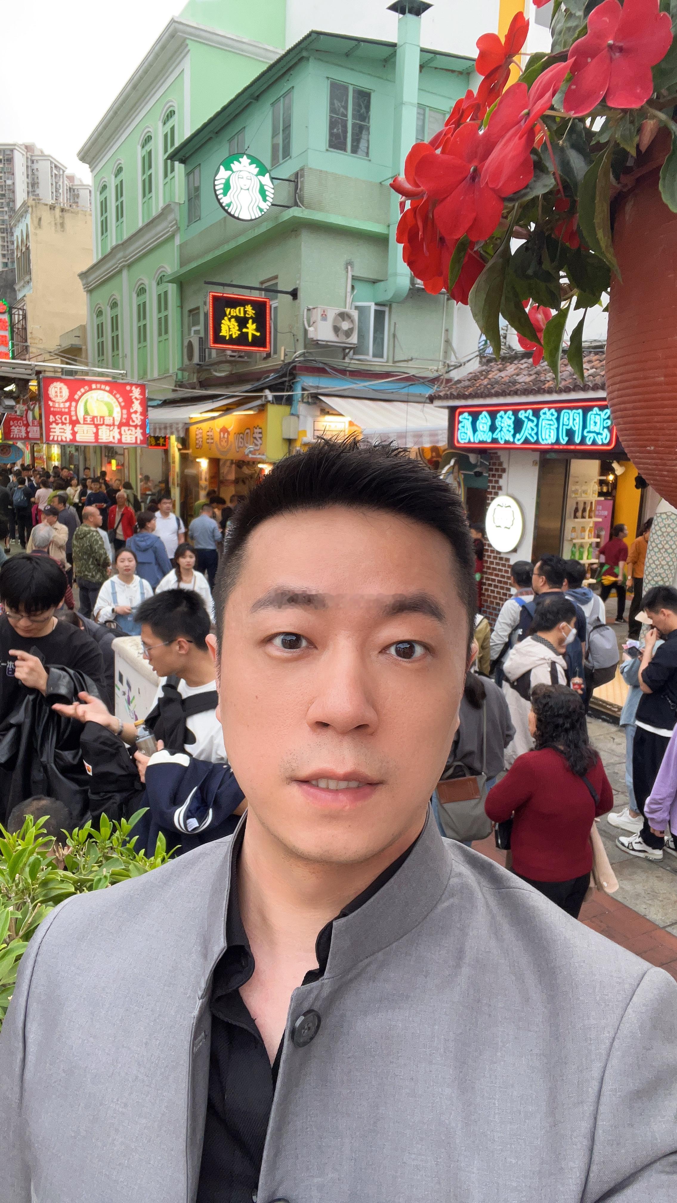 澳门官也街自拍一张，大家帮我想个标题吧？不是都已经开工了吗……啊哈哈哈哈哈哈[允