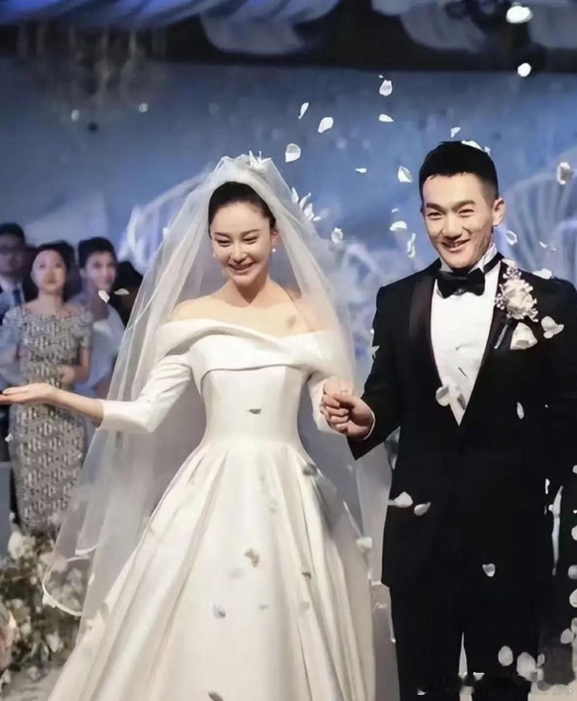 这几天看张馨予的新闻，再次感叹，一个人找了什么伴侣是真的会影响她的口碑和利益。张