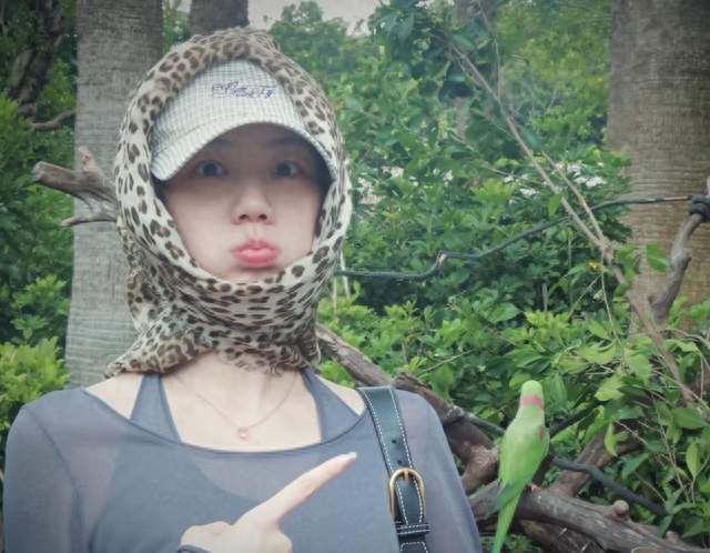 冯禧婚后第一条动态没提许嵩，网友为什么反而更放心了