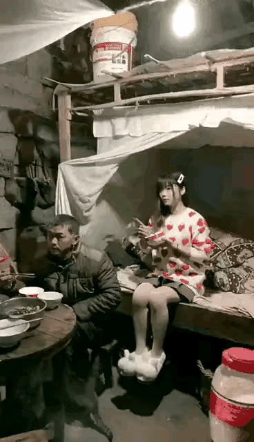 妈呀，我头发都抓没了，也没寻思出这是为什么，心里十万个草泥马飘过，这到底是咋了，