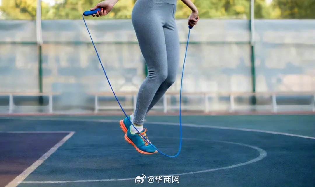 【#跳绳是减重排行榜第一名的运动#】#梨形身材坚持跳绳7个月的变化#美国运动理事