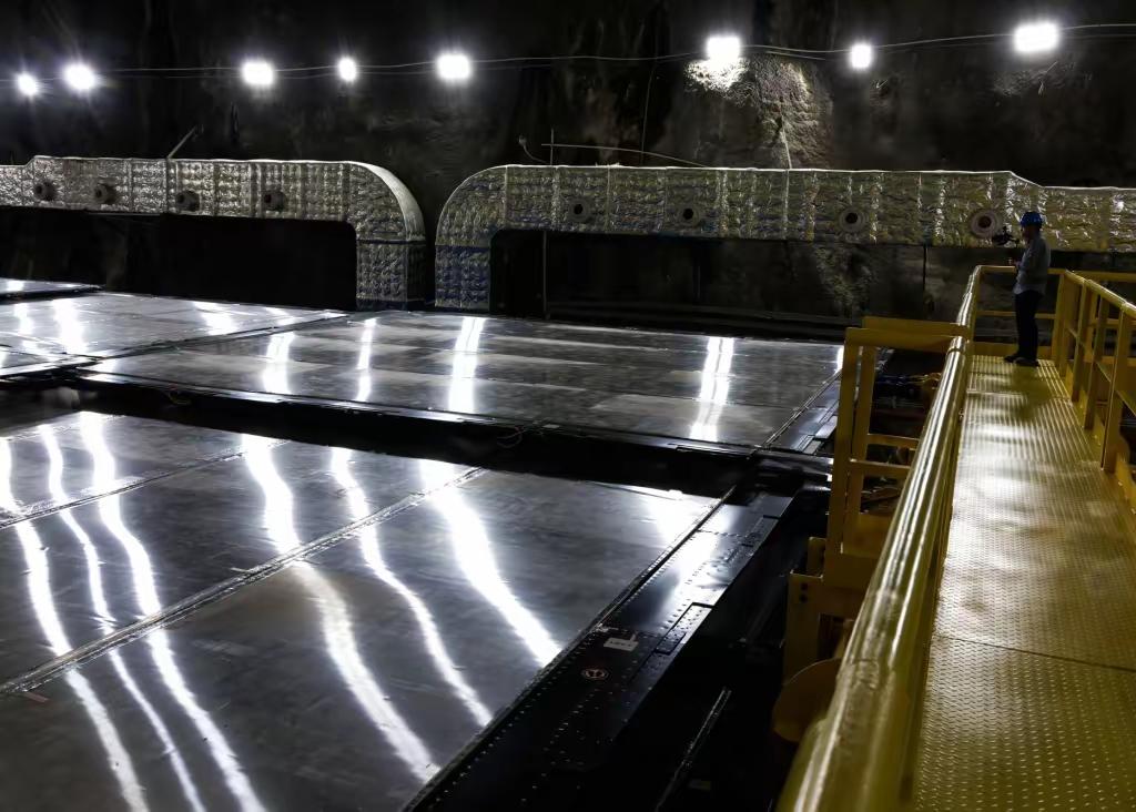 中国科学家地下700米硬核“捉鬼”！4万摄像头围捕，一天抓60只“幽灵粒子”
 