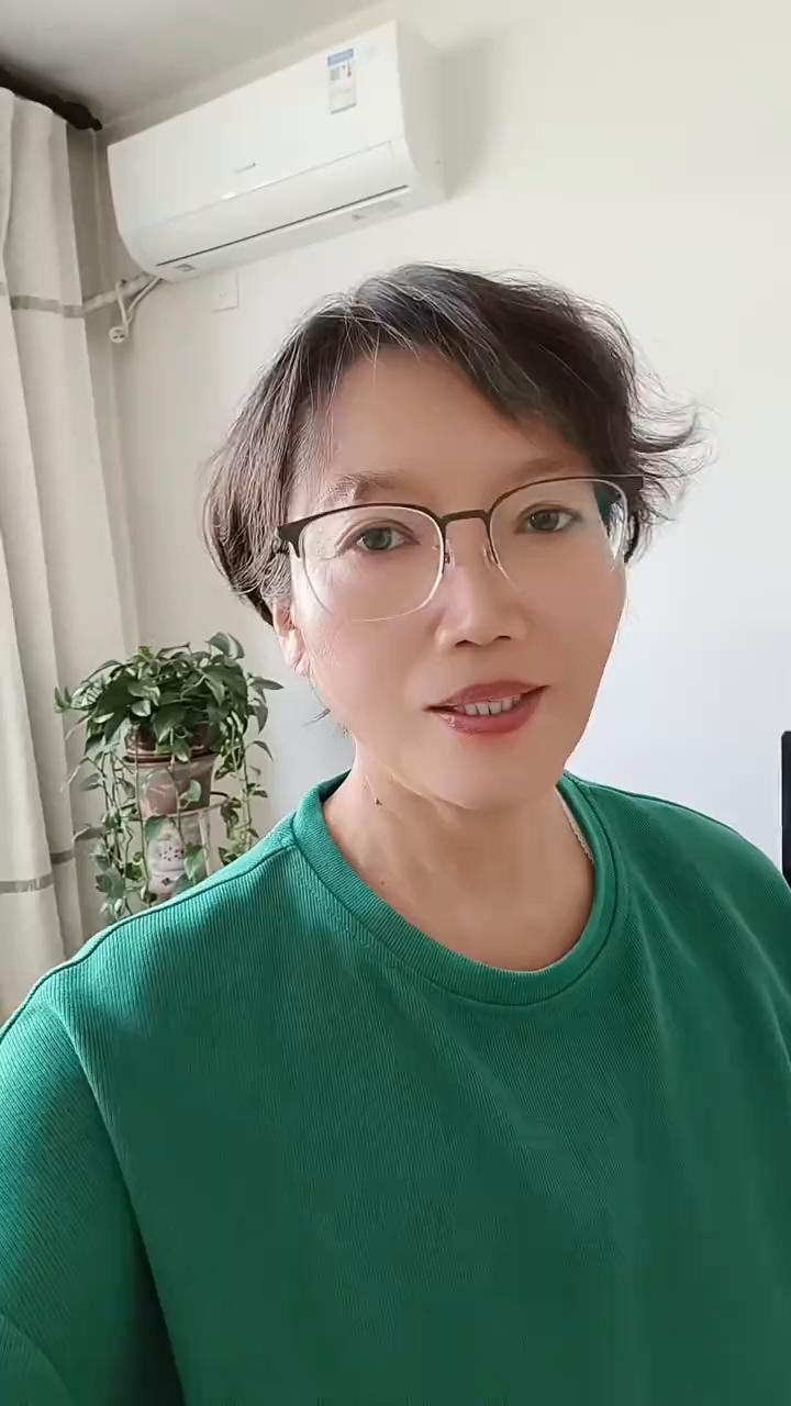 当父母的一定要明白一个道理：儿女一旦成家，他生命的第一顺位就不是你了，他钱再多也