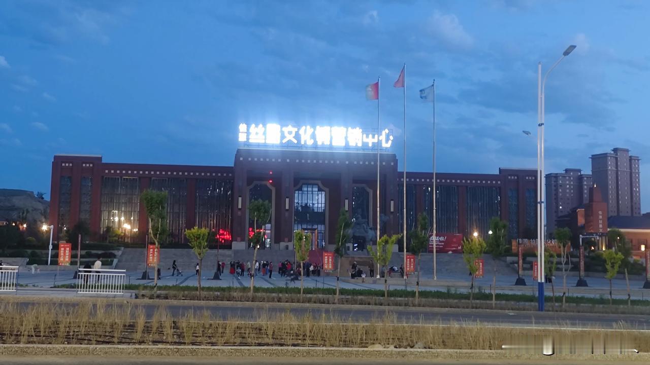 丝路文化城开发商背景有变化，新股东浮出水面

    这两天翻了一下工商记录，发