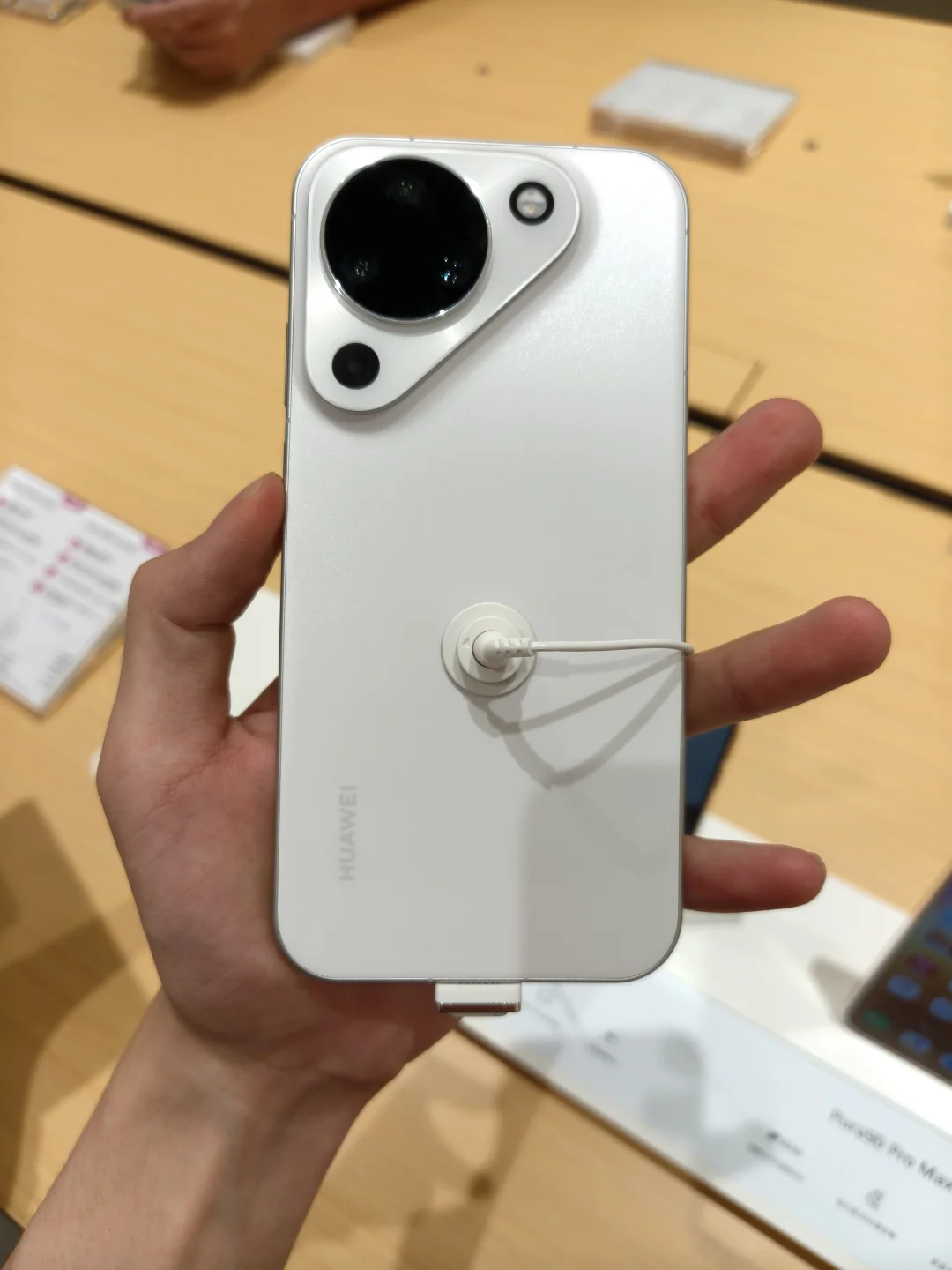 4699元的华为Pura90长这样会卖爆吗？