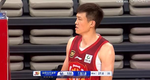哎。。。。。。又是僵持时间段主动换人，然后崩盘。周鹏今天进攻都拿到22分了，防守