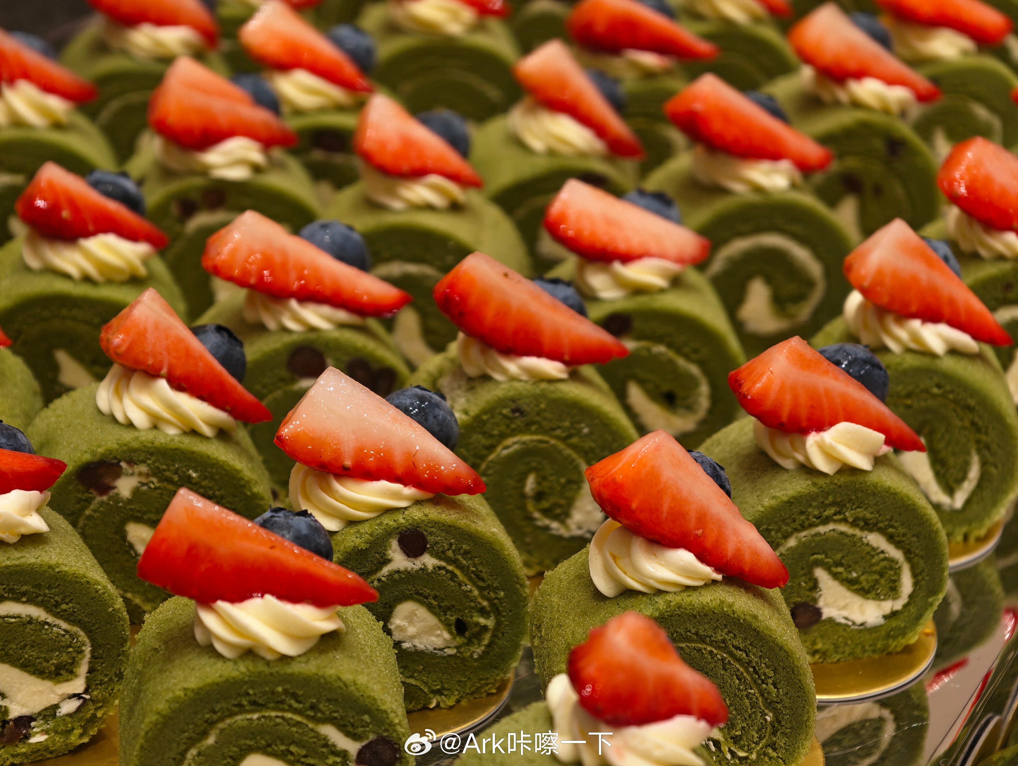 晚安朋友们，今晚发个华为发布会的现场小蛋糕