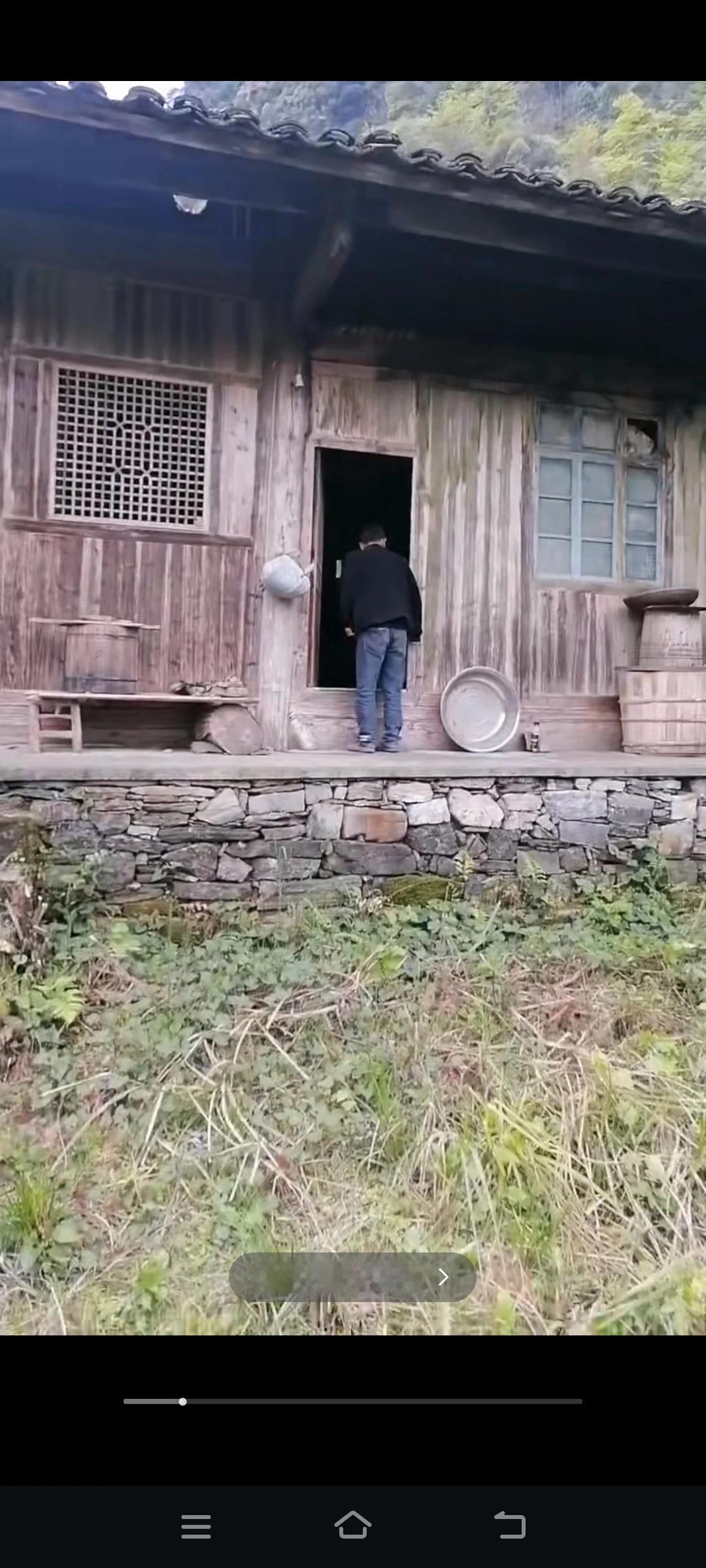 在潮州打工的时候，朋友给我介绍了一个对象，让我上家里去看看，男方是独生子，说是条