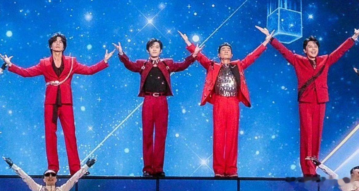 易烊千玺春晚舞台照不太明白，弟弟这么大的咖，为什么和过气的在一起舞台，应该独唱啊