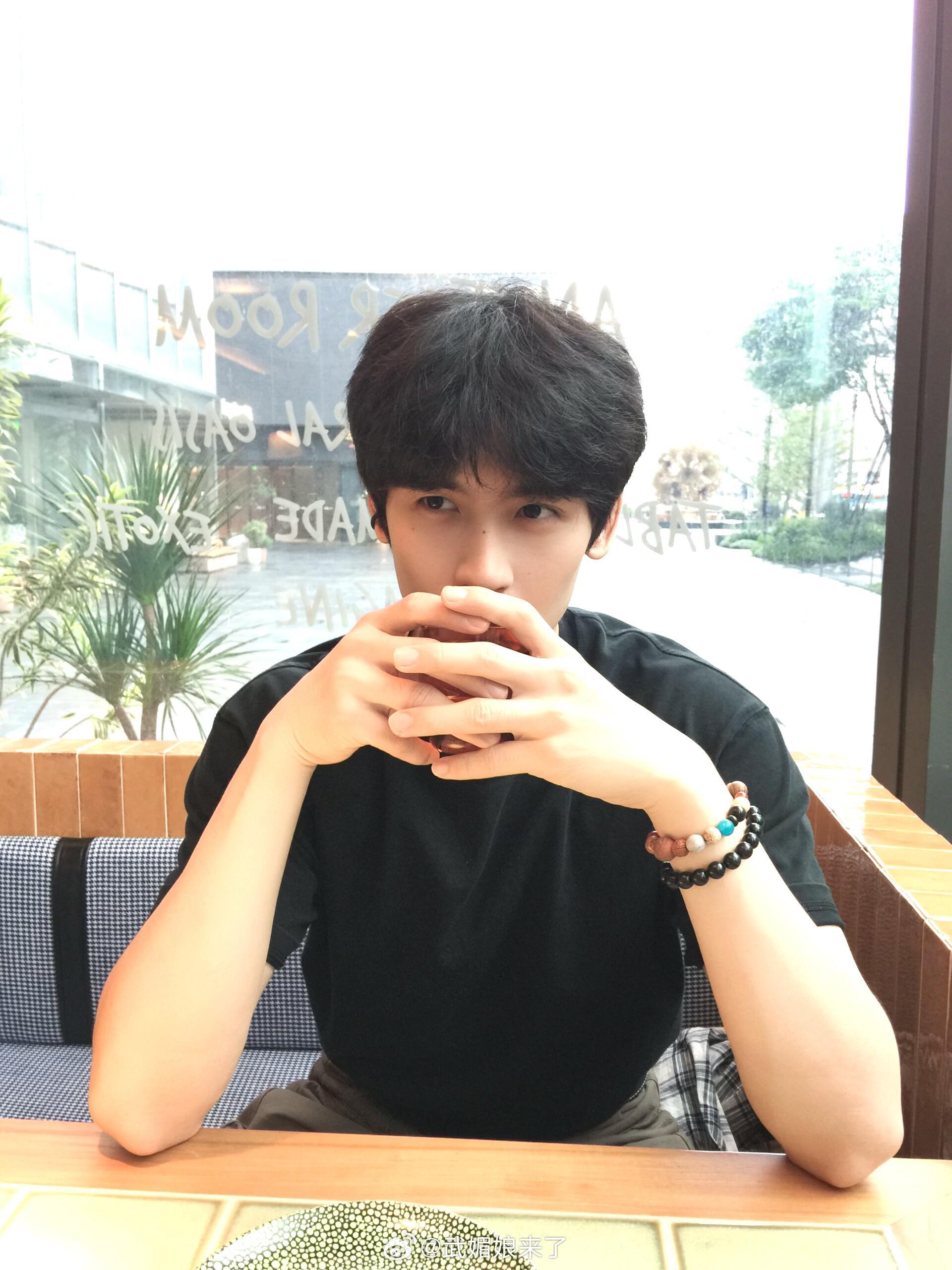 黄俊捷是不是也开启假期啦，热爱生活的小黄 ​​​