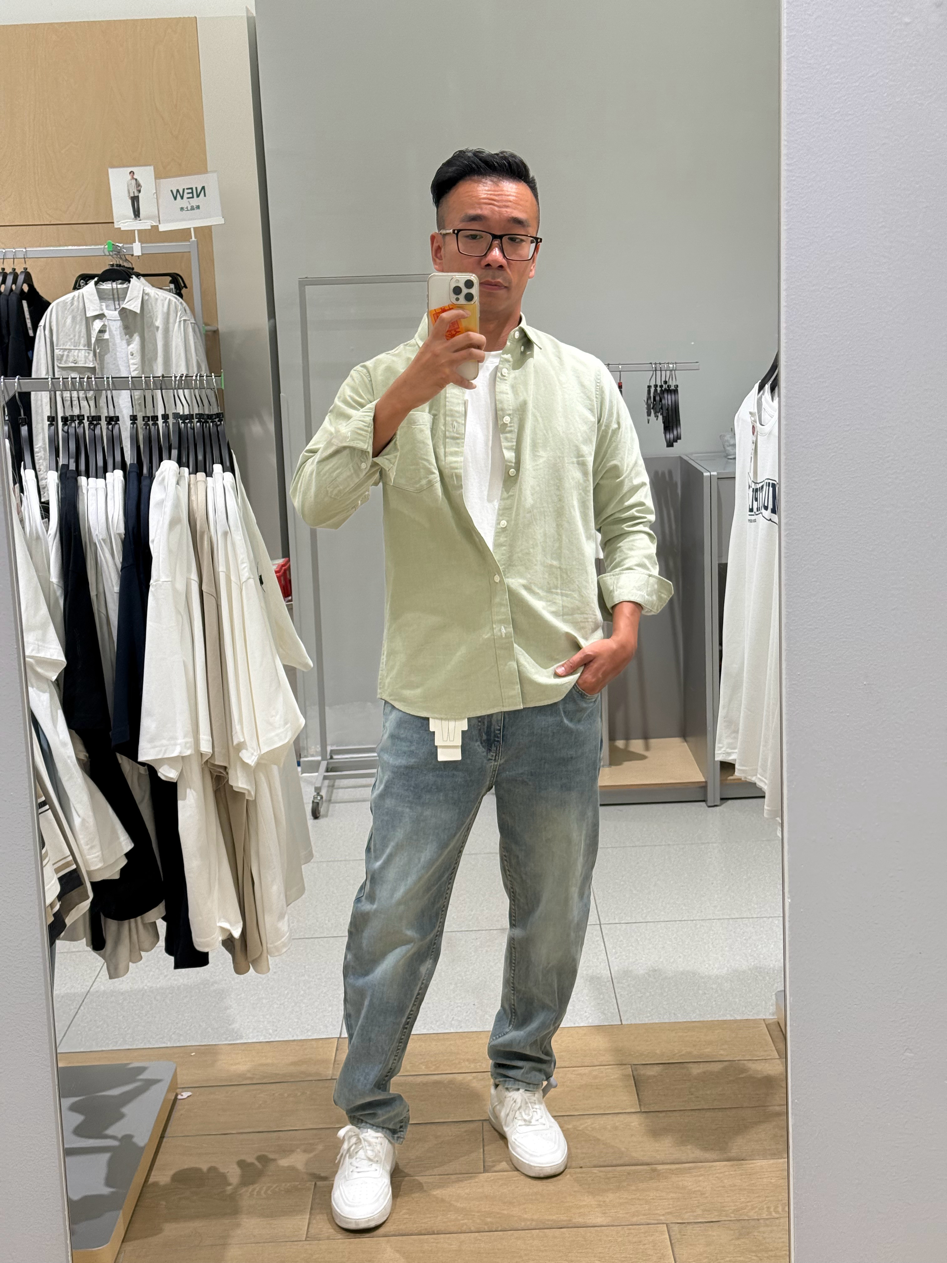 明天要拍程序员的一天，根据导演要求赶紧去装身，大家觉得可以吗？ ​​​