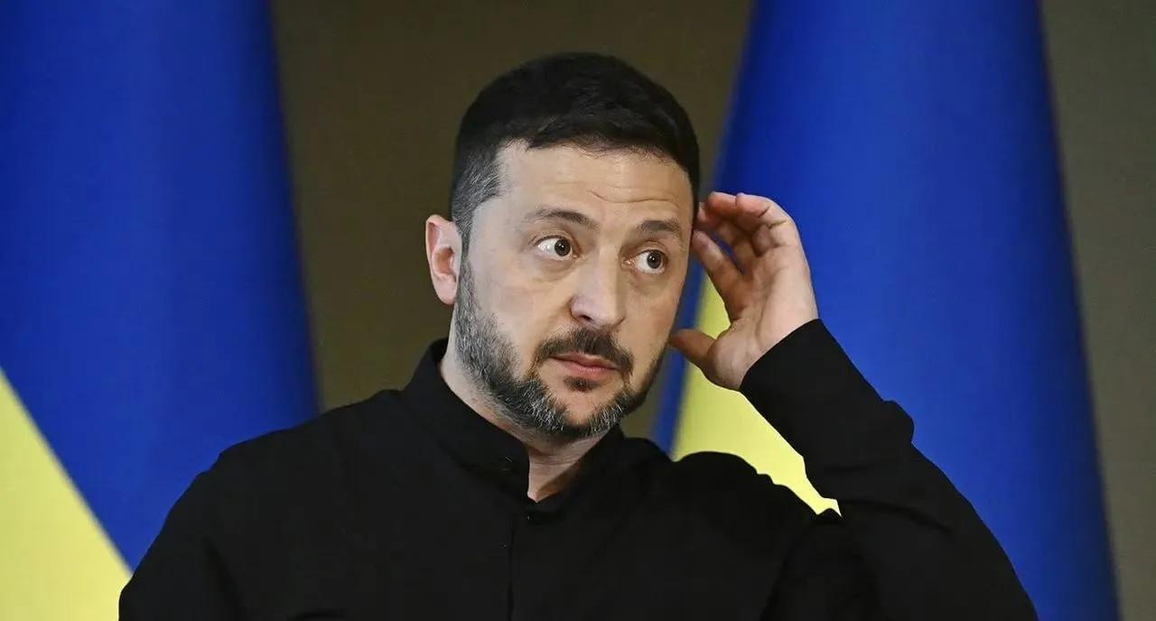 乌克兰总统泽连斯基表示，目前乌克兰每月动员3-3.4万人，但前线仍然没有足够的人