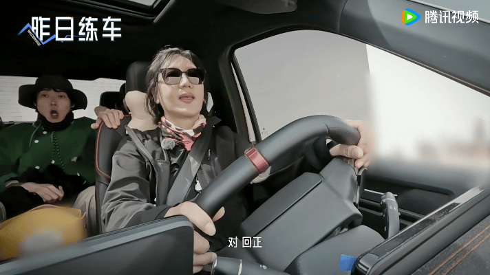 第一次看综艺看到晕车了 旷野星球 林一在沙漠飙车的侧颜杀我！虽然镜头晃得我晕头转