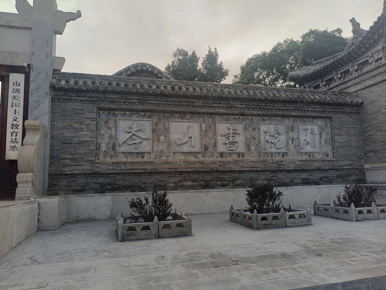 来到静乐，才知高君宇是山西静乐县人。
      他是伟大的无产阶级革命家、五四
