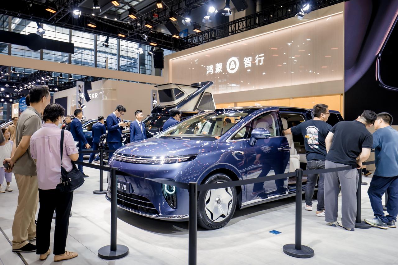 作为家庭智慧旗舰MPV，享界V8自从开启预售以来72小时订单量已突破8200台，