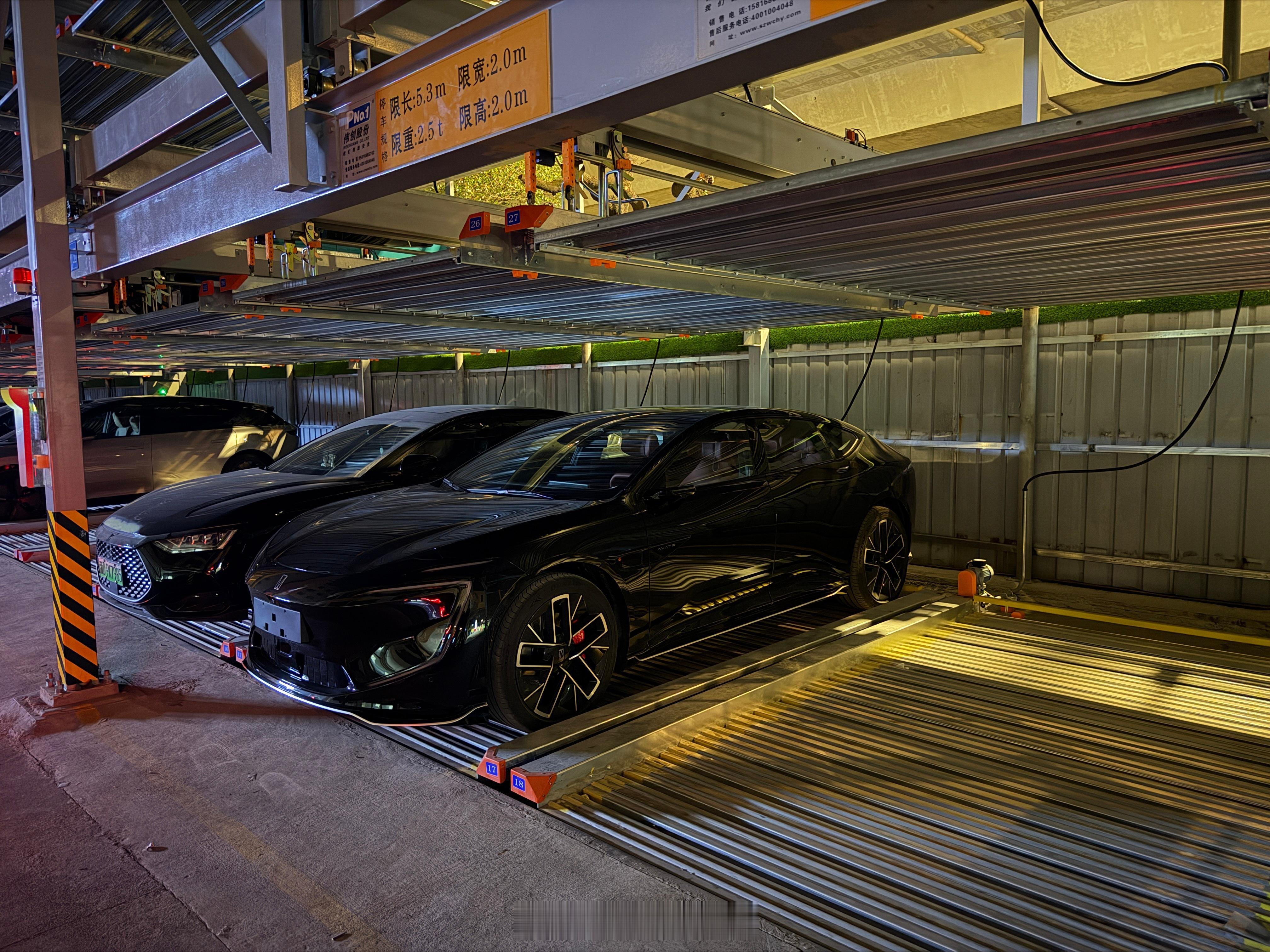 每次停的停车场都是特斯拉居多今天没想到有一台i6和阿维塔12阿维塔12这个颜值确