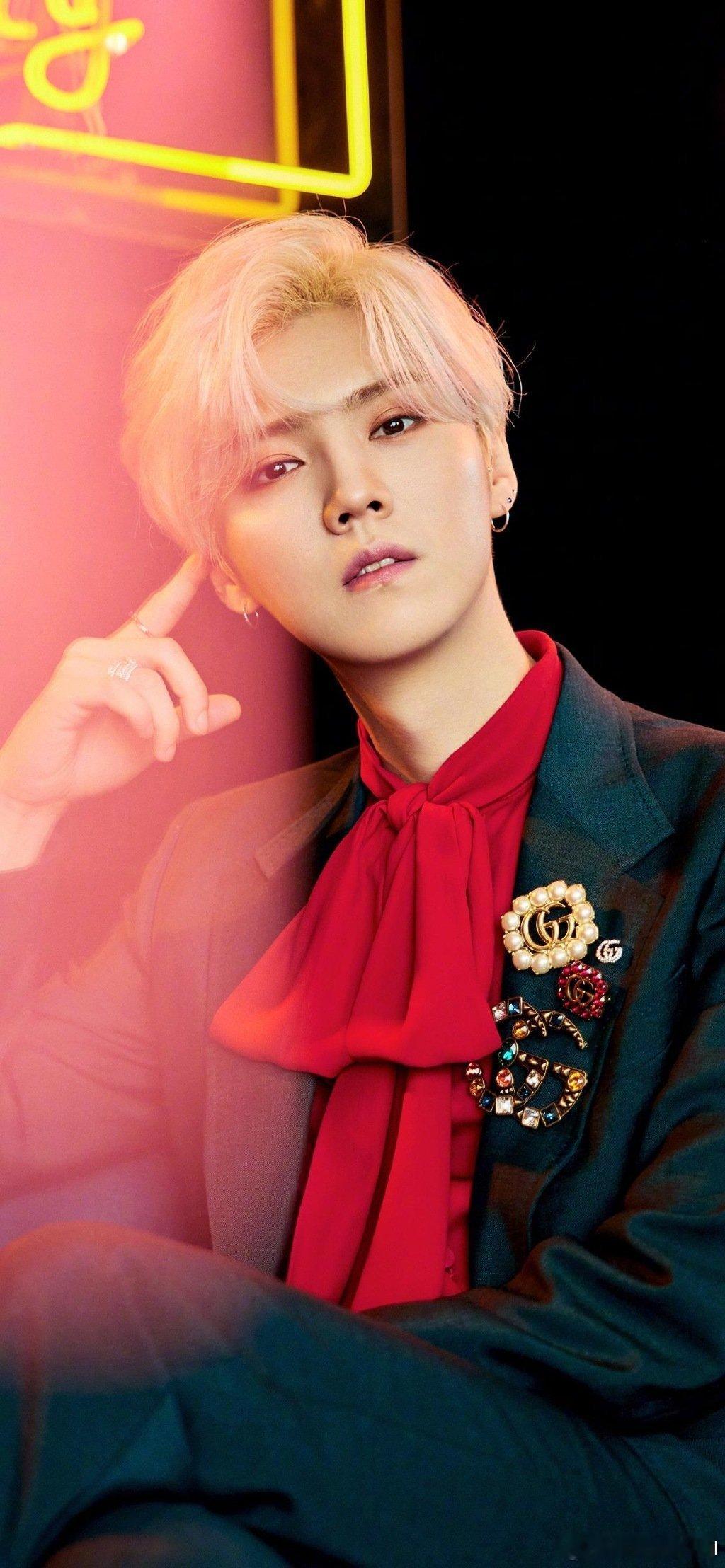 鹿晗最新用的撕拉片风格壁纸火了，没想到竟是粉丝亲手制作的！这种双向奔赴的温暖也太