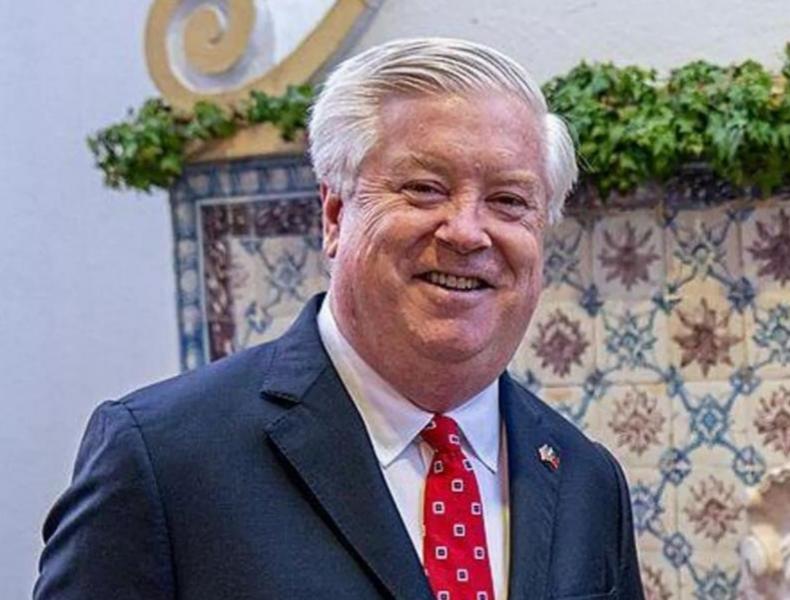 日本跟中国硬碰硬，美国驻日大使高兴极了：我们的圣诞节提前来了。

在中日关系逐渐