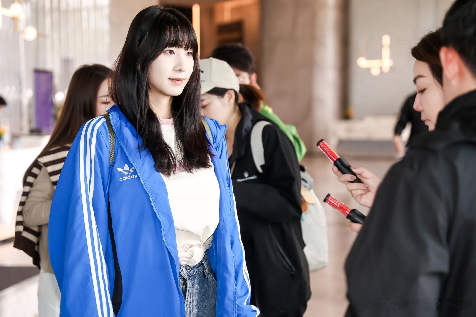 玛莎拉蒂办活动真的太用心了，早餐过后开沟通会，先来给大家逐个测酒精度，确保大家开