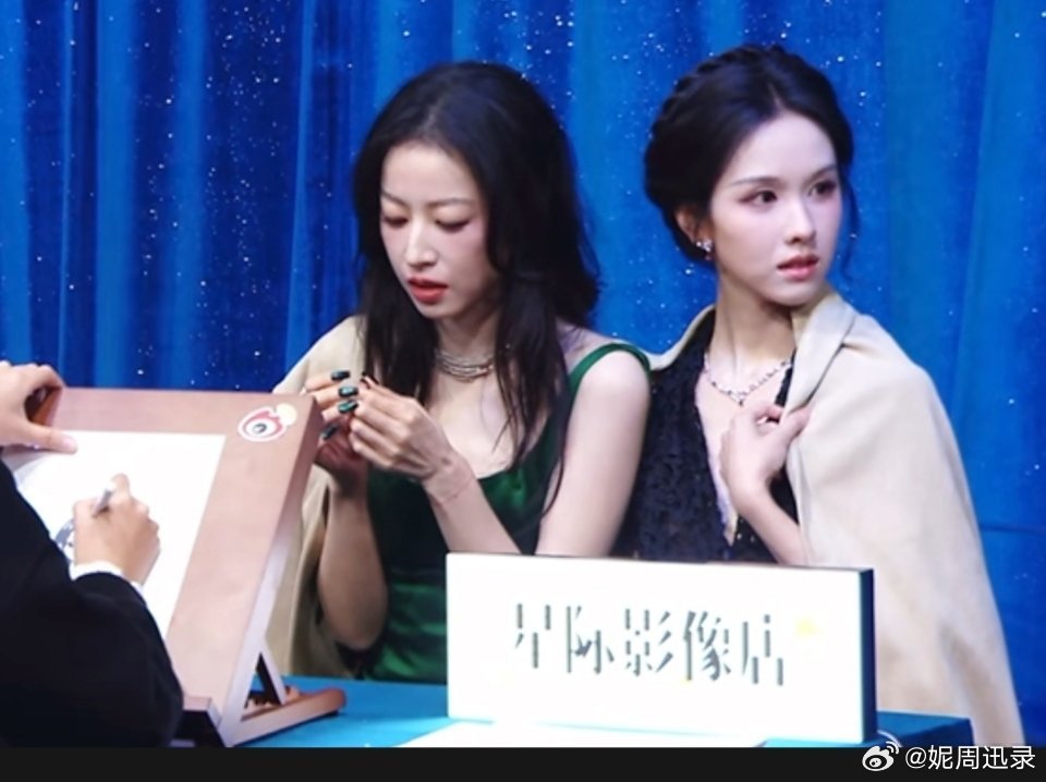 陈都灵护食呲个兔牙 