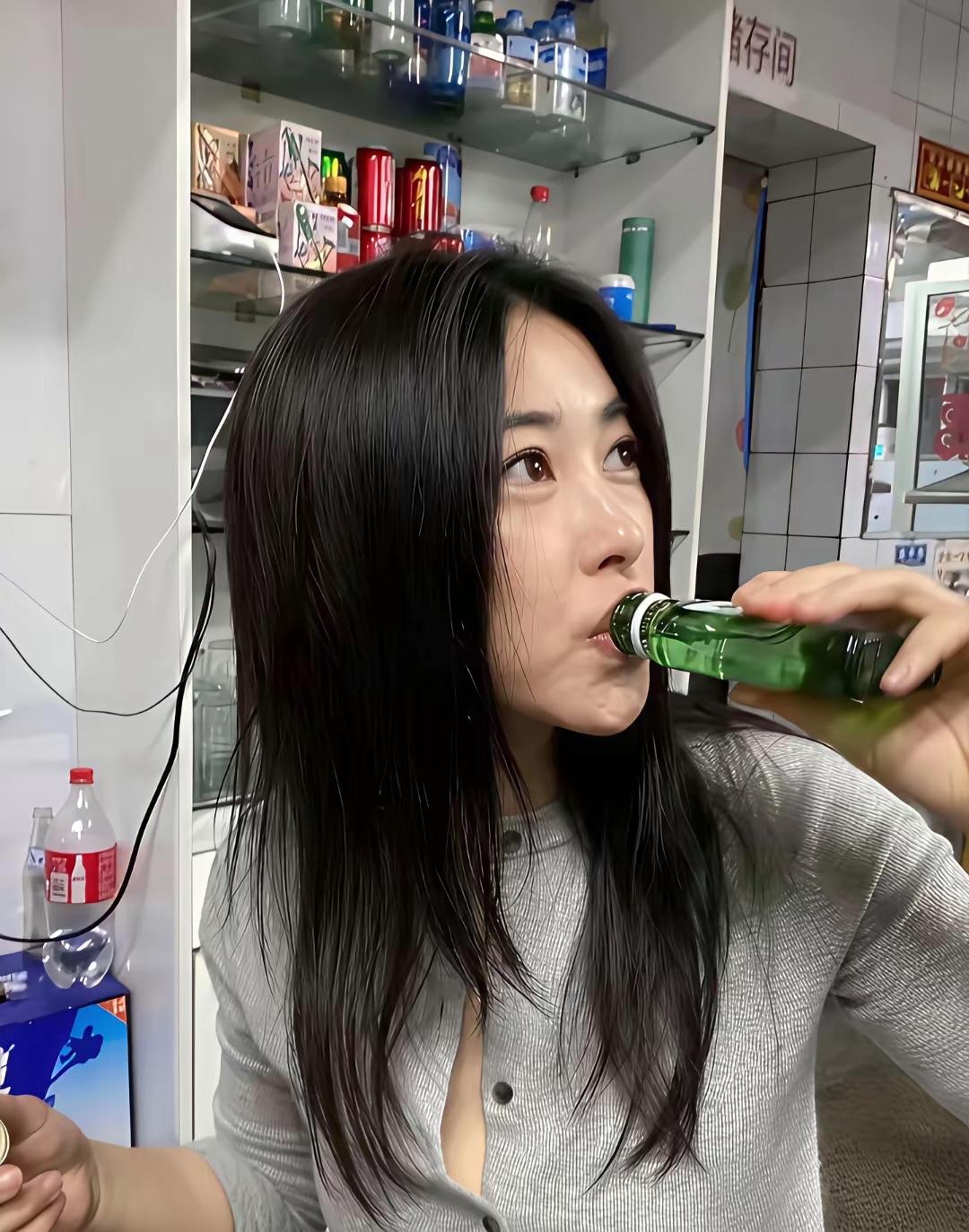 朱珠过40岁生日的场景完全打破了我对女明星庆生的固有印象。

没有包下的豪华餐厅